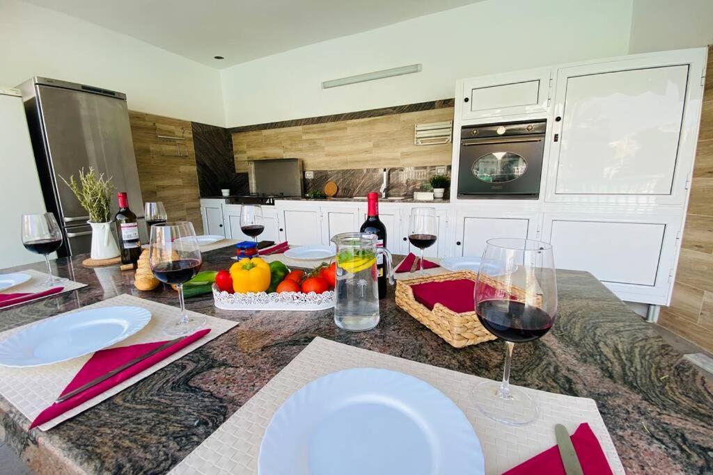 2 Apartments With Private Pool At Villa Diaz Aleman サロブレ エクステリア 写真