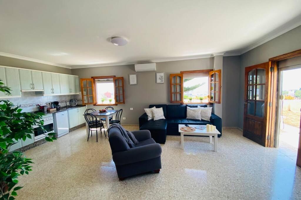 2 Apartments With Private Pool At Villa Diaz Aleman サロブレ エクステリア 写真